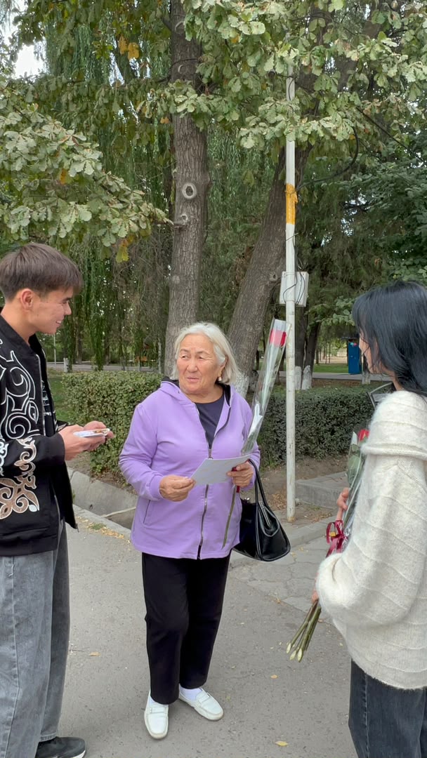 Students of South Asia University congratulated the elderly people of Tokmok City on the Day of Older Persons